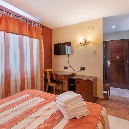 Hotel Puerta De Javalambre La Puebla De Valverde Buitenkant foto