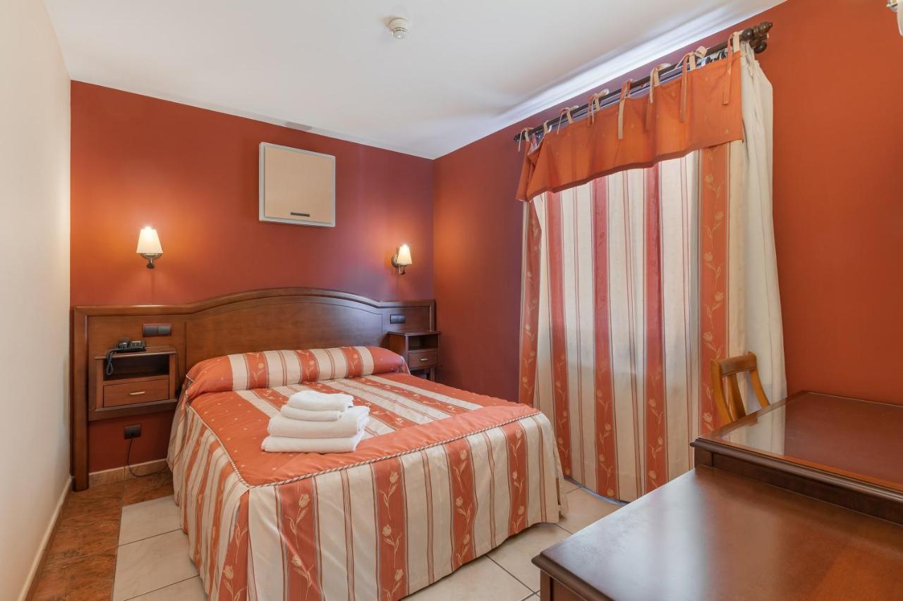 Hotel Puerta De Javalambre La Puebla De Valverde Buitenkant foto