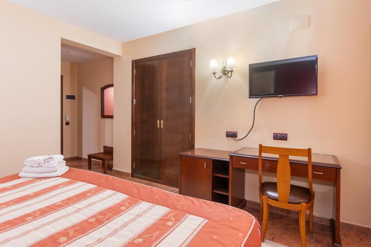 Hotel Puerta De Javalambre La Puebla De Valverde Buitenkant foto