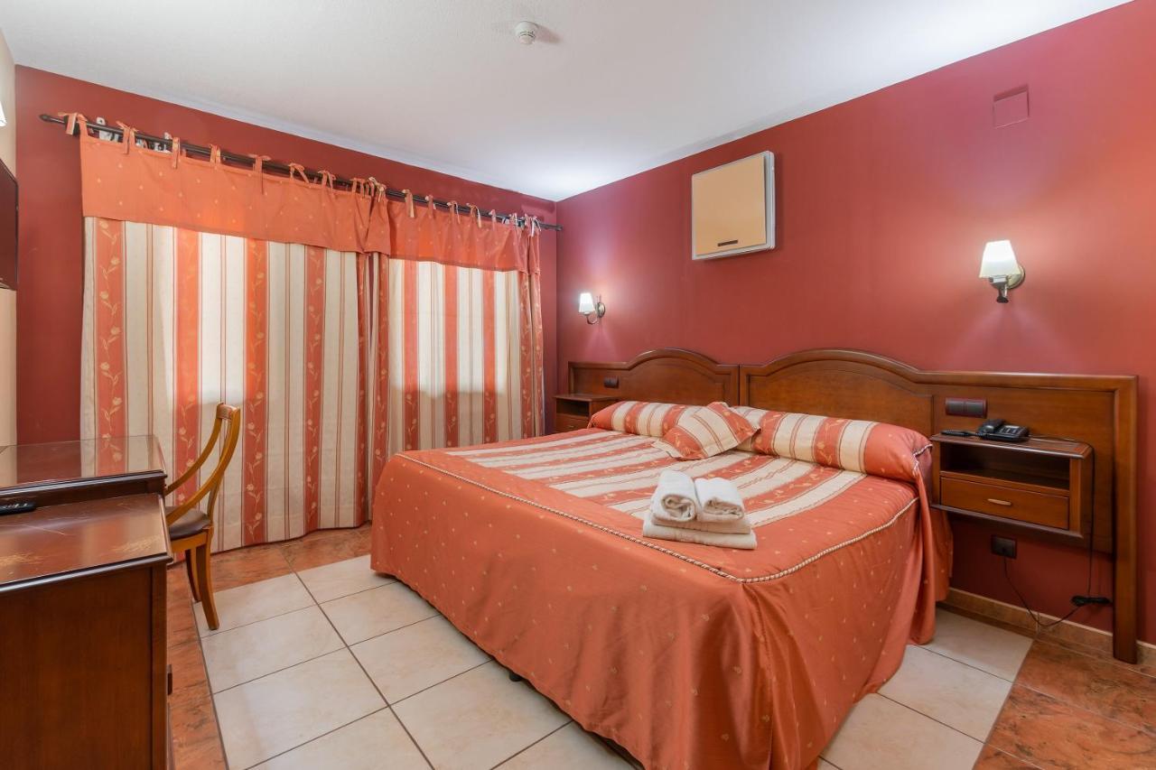 Hotel Puerta De Javalambre La Puebla De Valverde Buitenkant foto