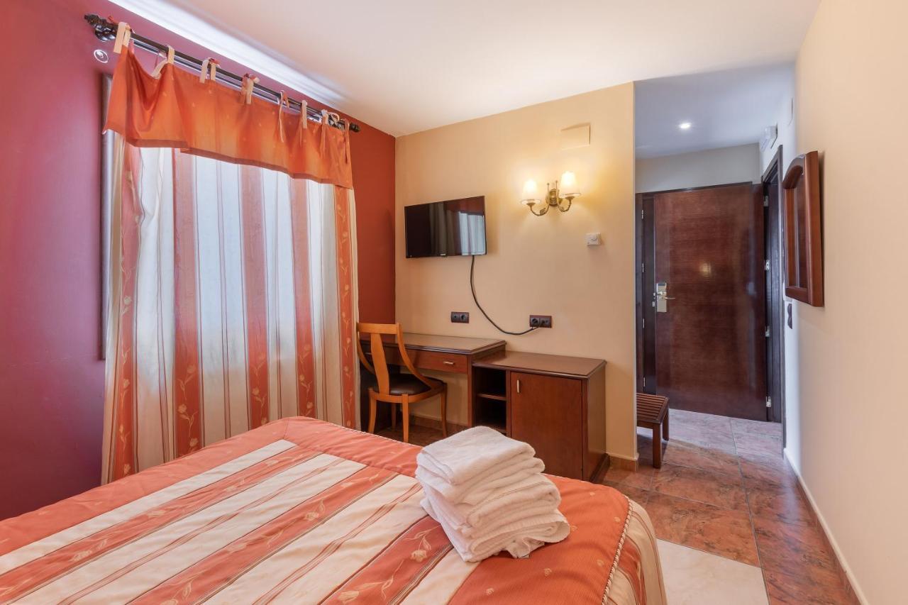 Hotel Puerta De Javalambre La Puebla De Valverde Buitenkant foto