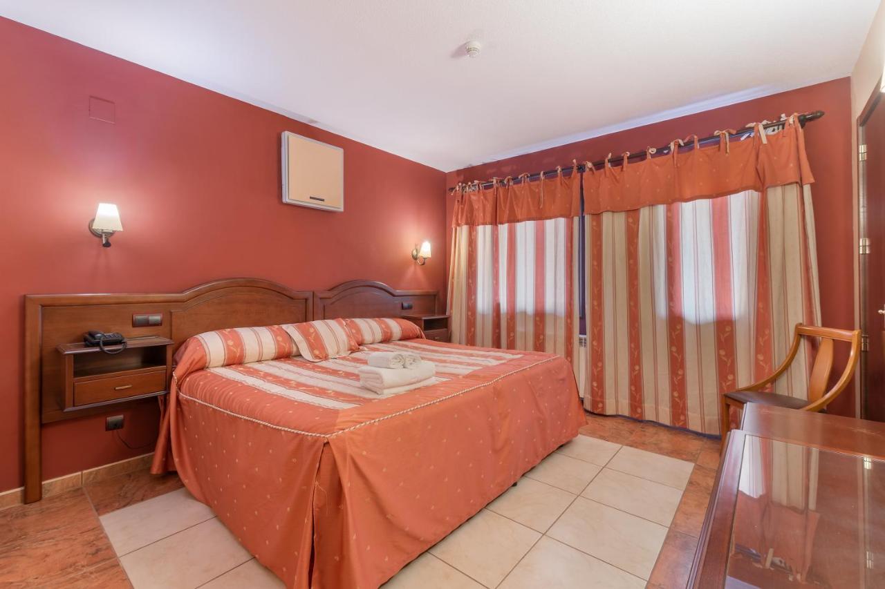 Hotel Puerta De Javalambre La Puebla De Valverde Buitenkant foto
