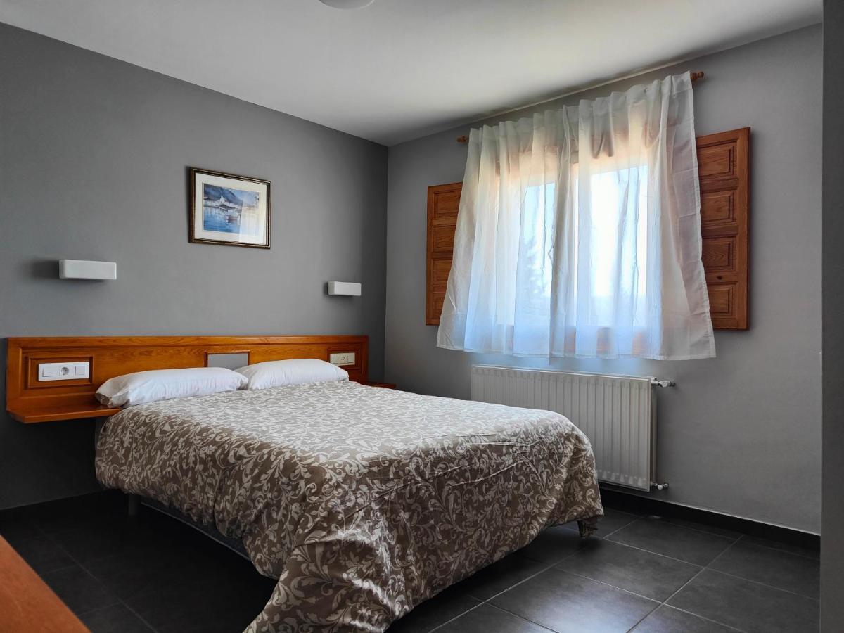Hotel Puerta De Javalambre La Puebla De Valverde Buitenkant foto