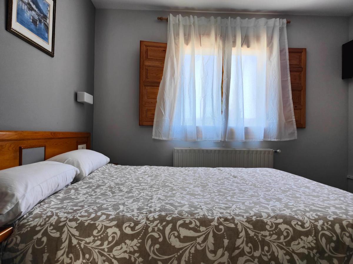 Hotel Puerta De Javalambre La Puebla De Valverde Buitenkant foto