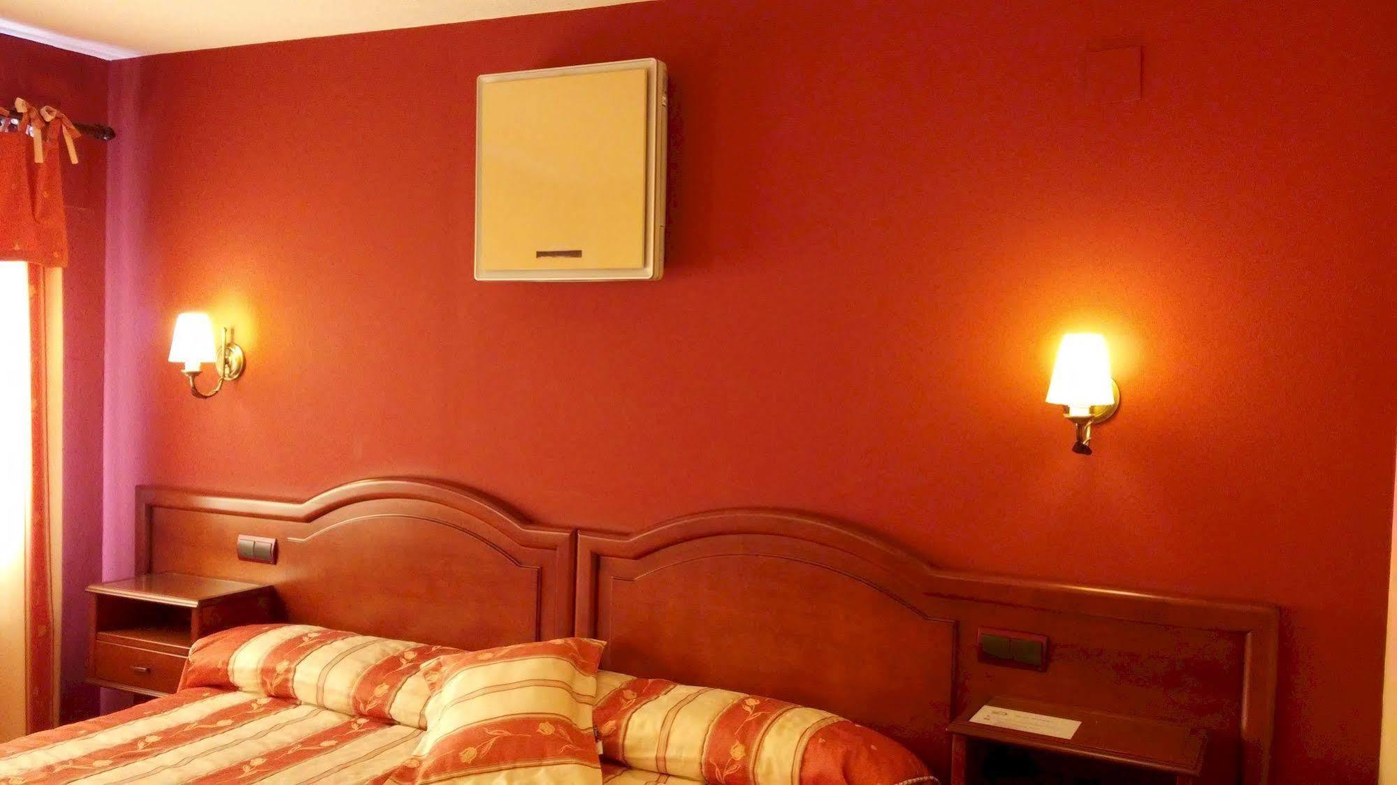 Hotel Puerta De Javalambre La Puebla De Valverde Buitenkant foto