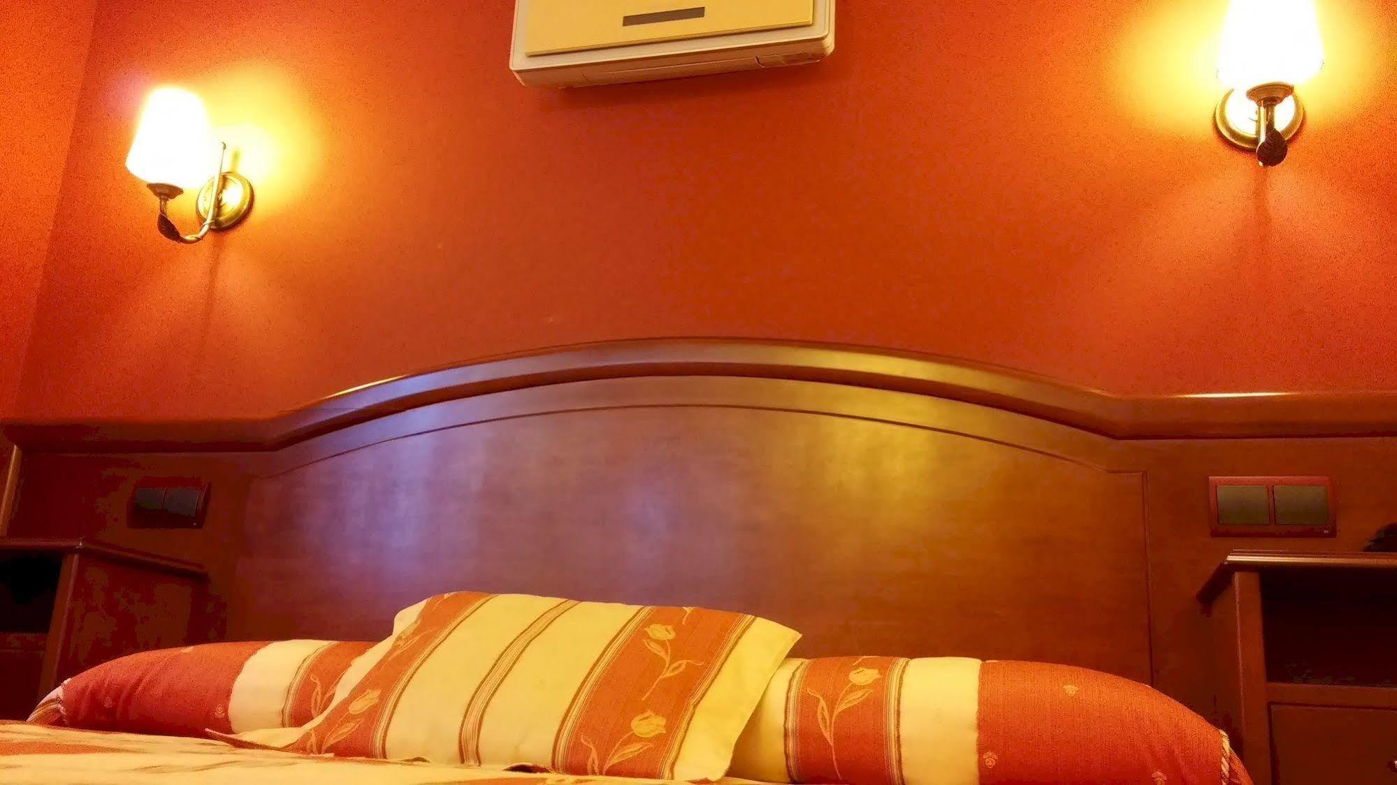 Hotel Puerta De Javalambre La Puebla De Valverde Buitenkant foto