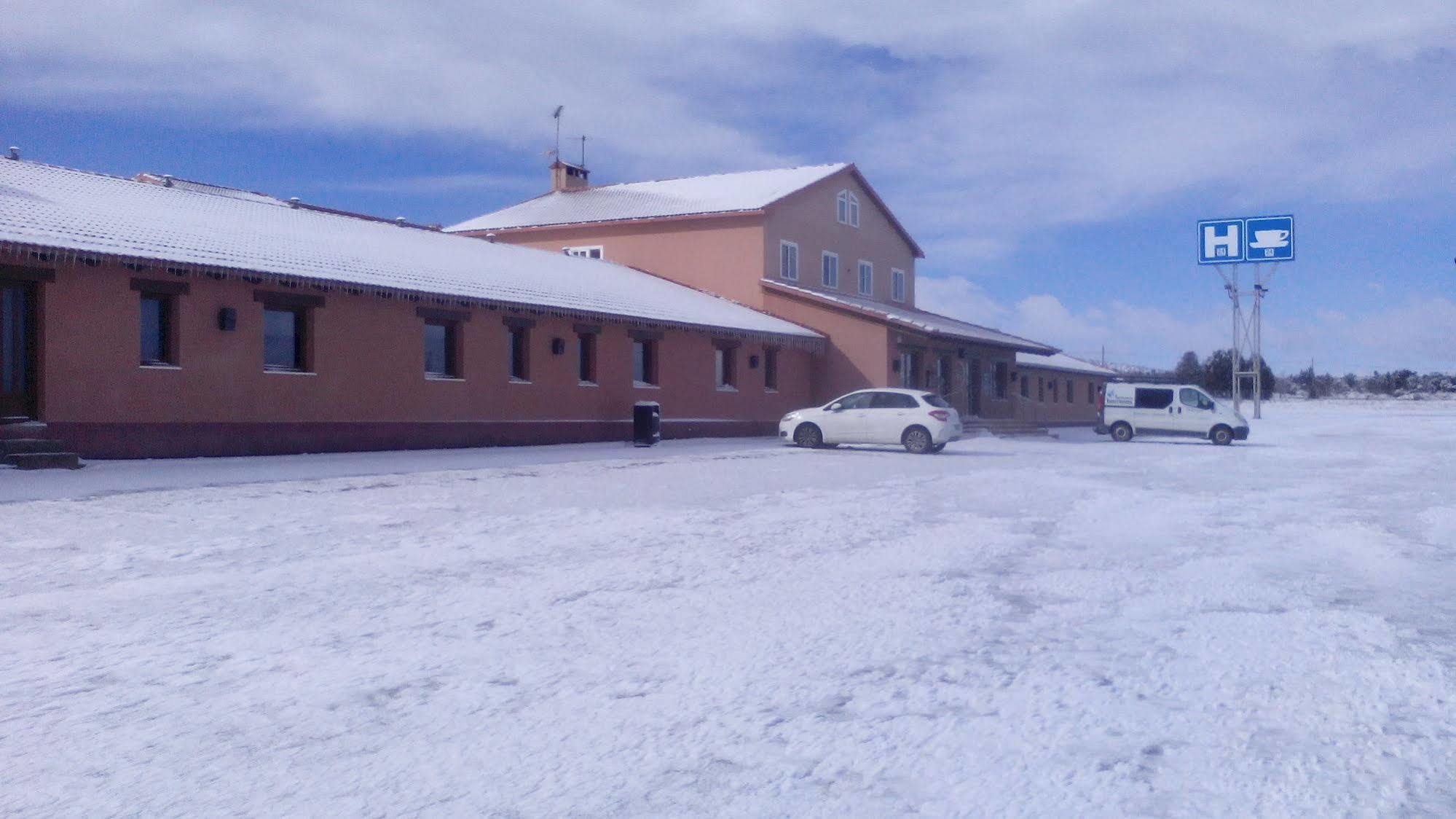 Hotel Puerta De Javalambre La Puebla De Valverde Buitenkant foto
